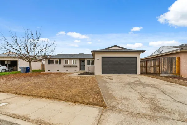 $355,000 | 61 West Richert Avenue, Clovis, CA 93612