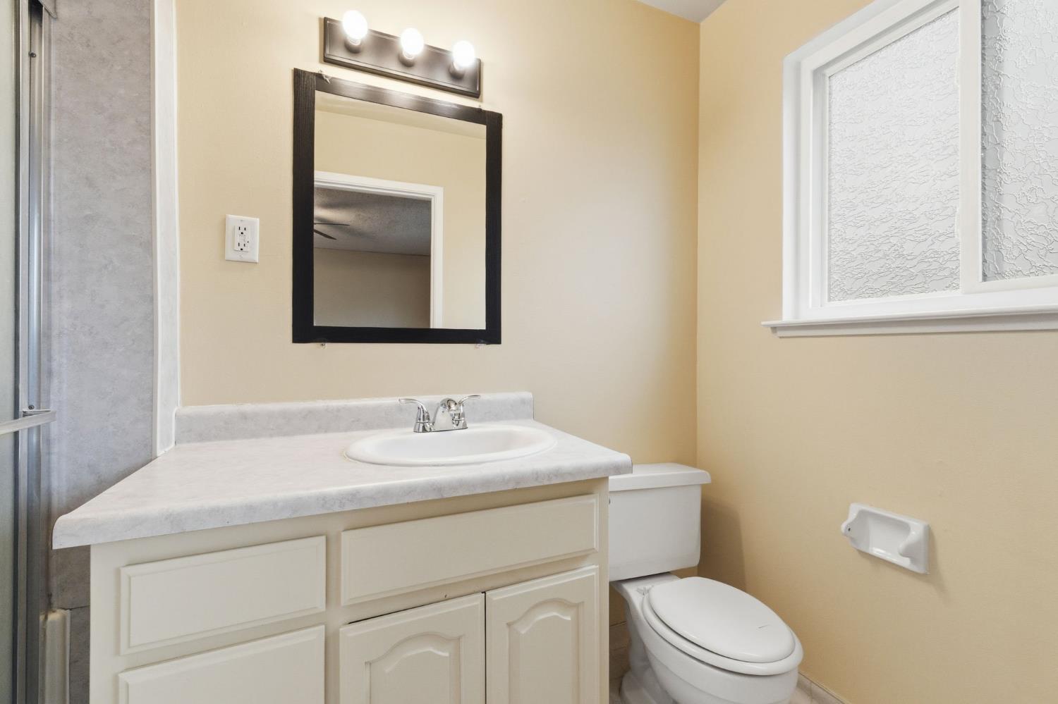 61 West Richert Avenue Clovis, CA 93612 - Photo 21 of 36