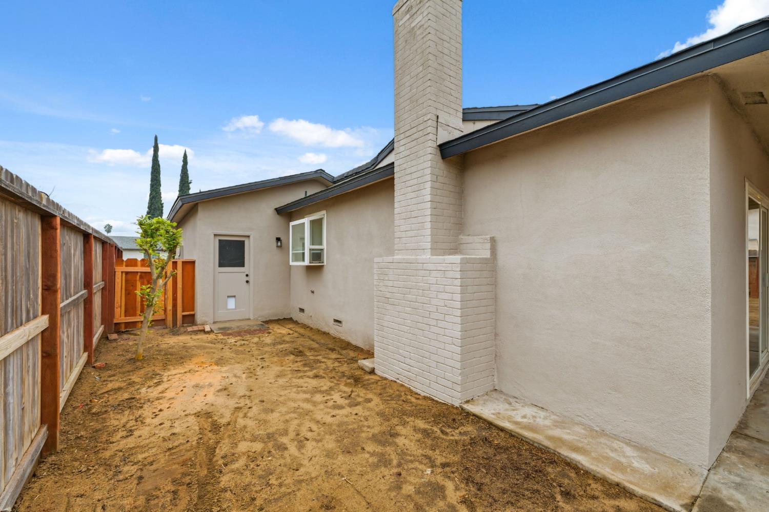 61 West Richert Avenue Clovis, CA 93612 - Photo 24 of 36