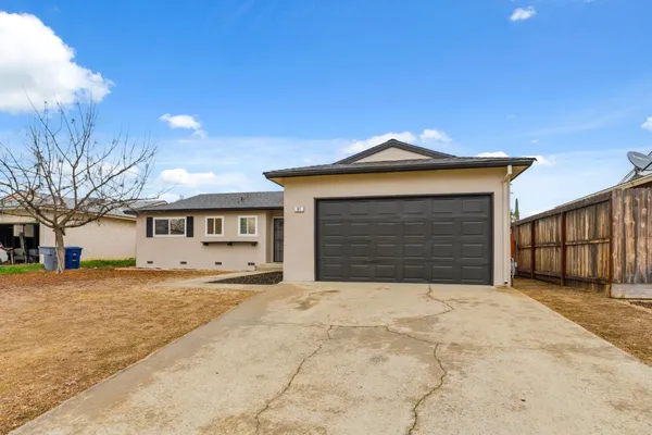 $355,000 | 61 West Richert Avenue, Clovis, CA 93612