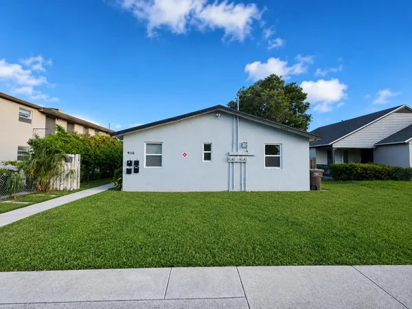 $1,850 | 916 4th Street, Unit 4, West Palm Beach, FL 33401