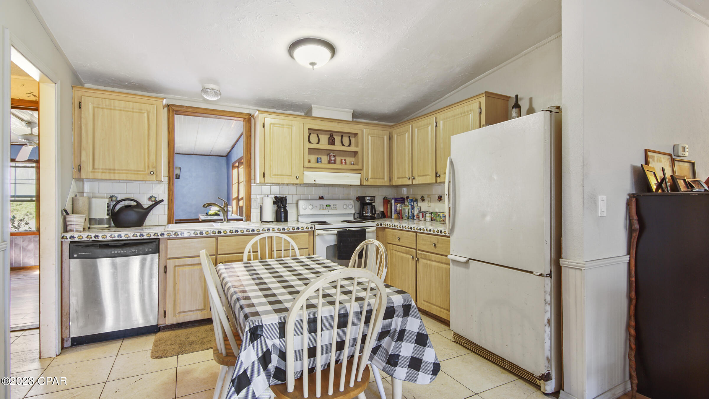 929 Spikes Road Southport, FL 32409 - Photo 10 of 24 Gallery Image 10