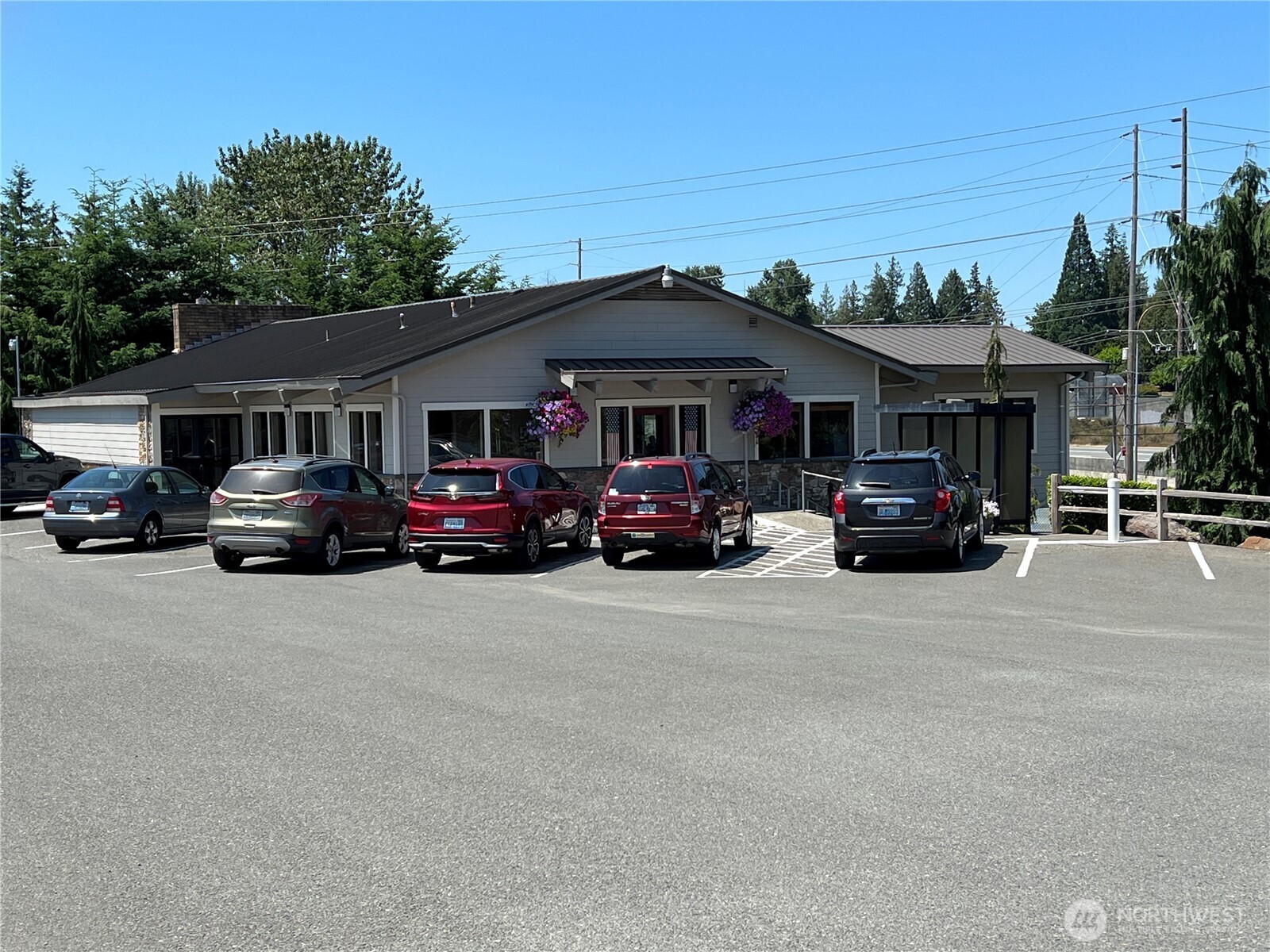 1415 84th Street Southeast, Unit 83 Everett, WA 98208 - Photo 25 of 34 a car parked in front of a house