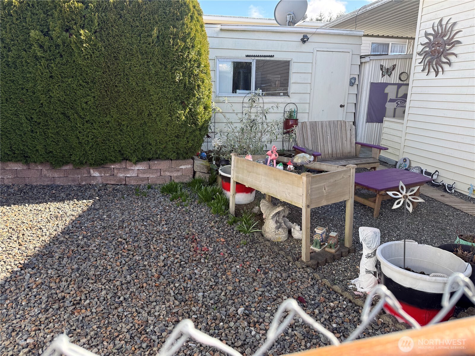 1415 84th Street Southeast, Unit 83 Everett, WA 98208 - Photo 5 of 34 a backyard of a house with outdoor seating