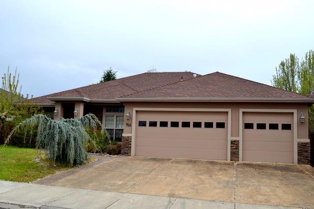 946 Pumpkin Ridge Eagle Point, OR 97524 - Photo 1 of 17 Primary Photo