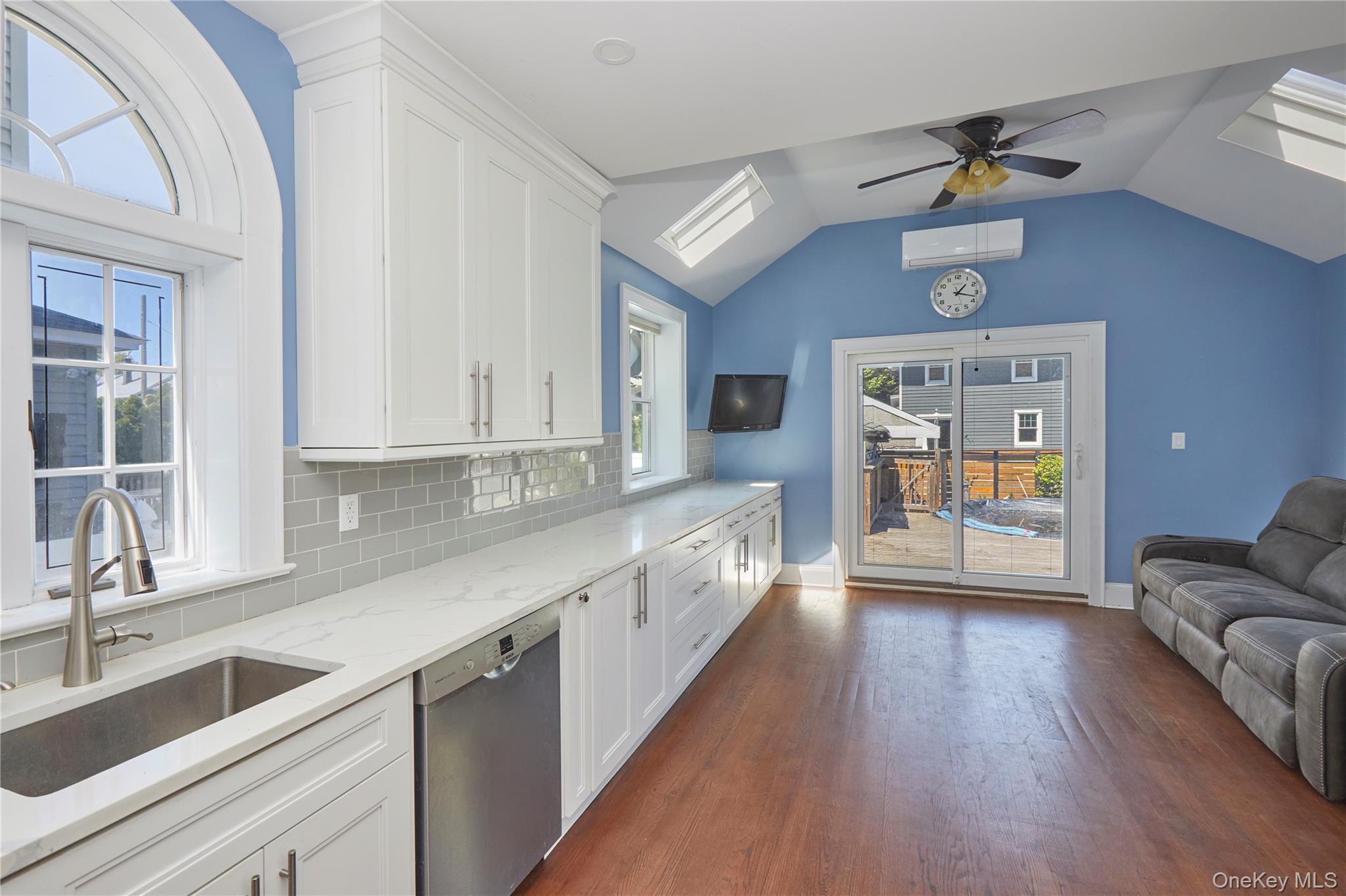 43 East Raleigh Avenue Staten Island, NY 10310 - Photo 7 of 14