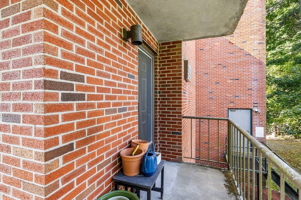 10 Rutledge Street, Unit 2F Worcester, MA 01604 - Photo 2 of 20 Gallery Image 2