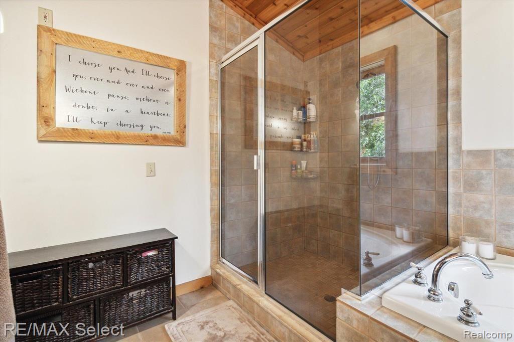8228 Center Road Fenton, MI 48430 - Photo 23 of 36