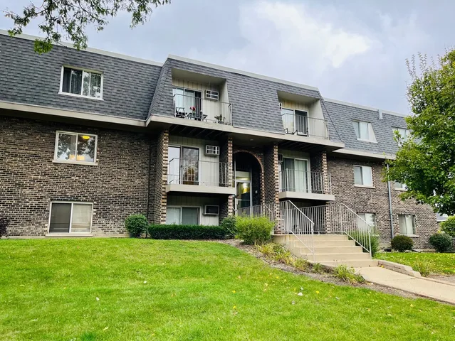 $1,400 | 875 Tree Lane, Unit 204, Prospect Heights, IL 60070