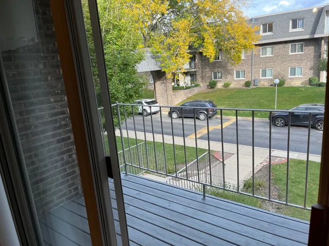 $1,400 | 875 Tree Lane, Unit 204, Prospect Heights, IL 60070