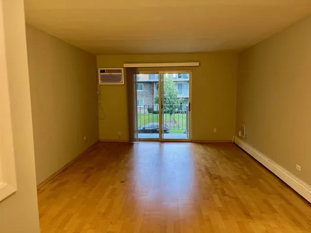 $1,400 | 875 Tree Lane, Unit 204, Prospect Heights, IL 60070