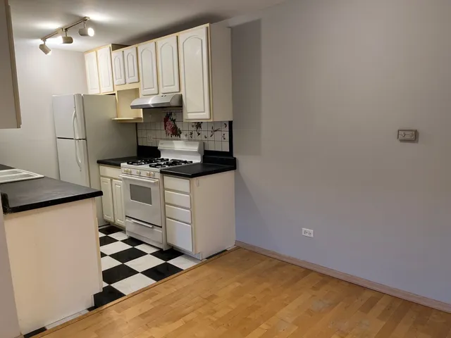 $1,400 | 875 Tree Lane, Unit 204, Prospect Heights, IL 60070