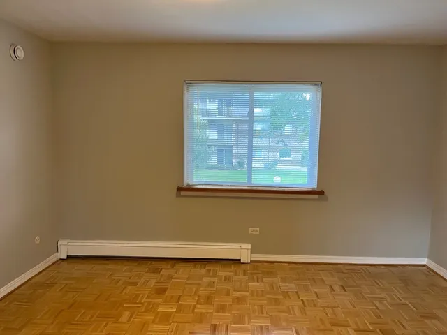 $1,400 | 875 Tree Lane, Unit 204, Prospect Heights, IL 60070