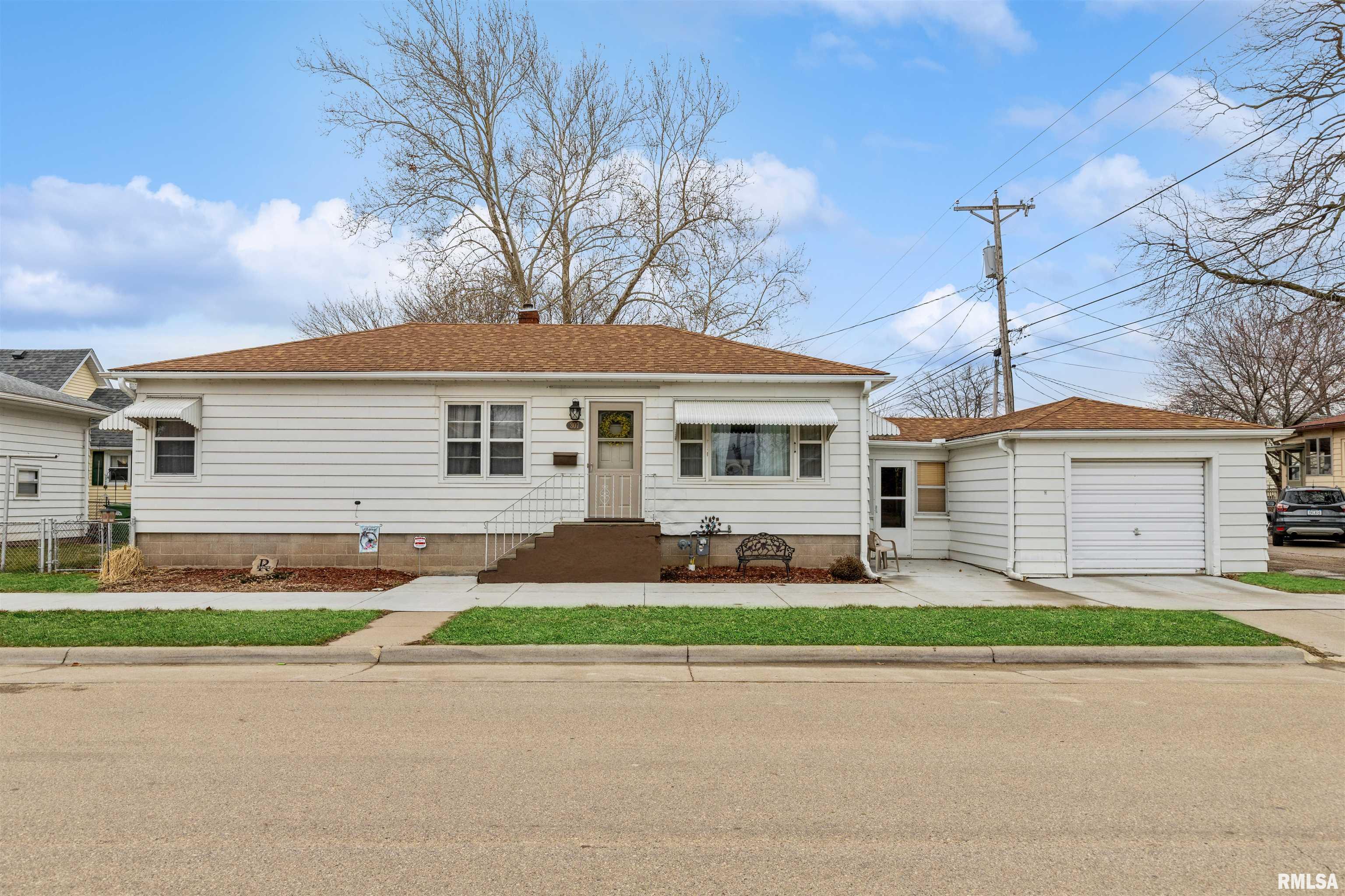 307 North 8th Street Clinton, IA 52732 - Photo 2 of 12 Gallery Image 2