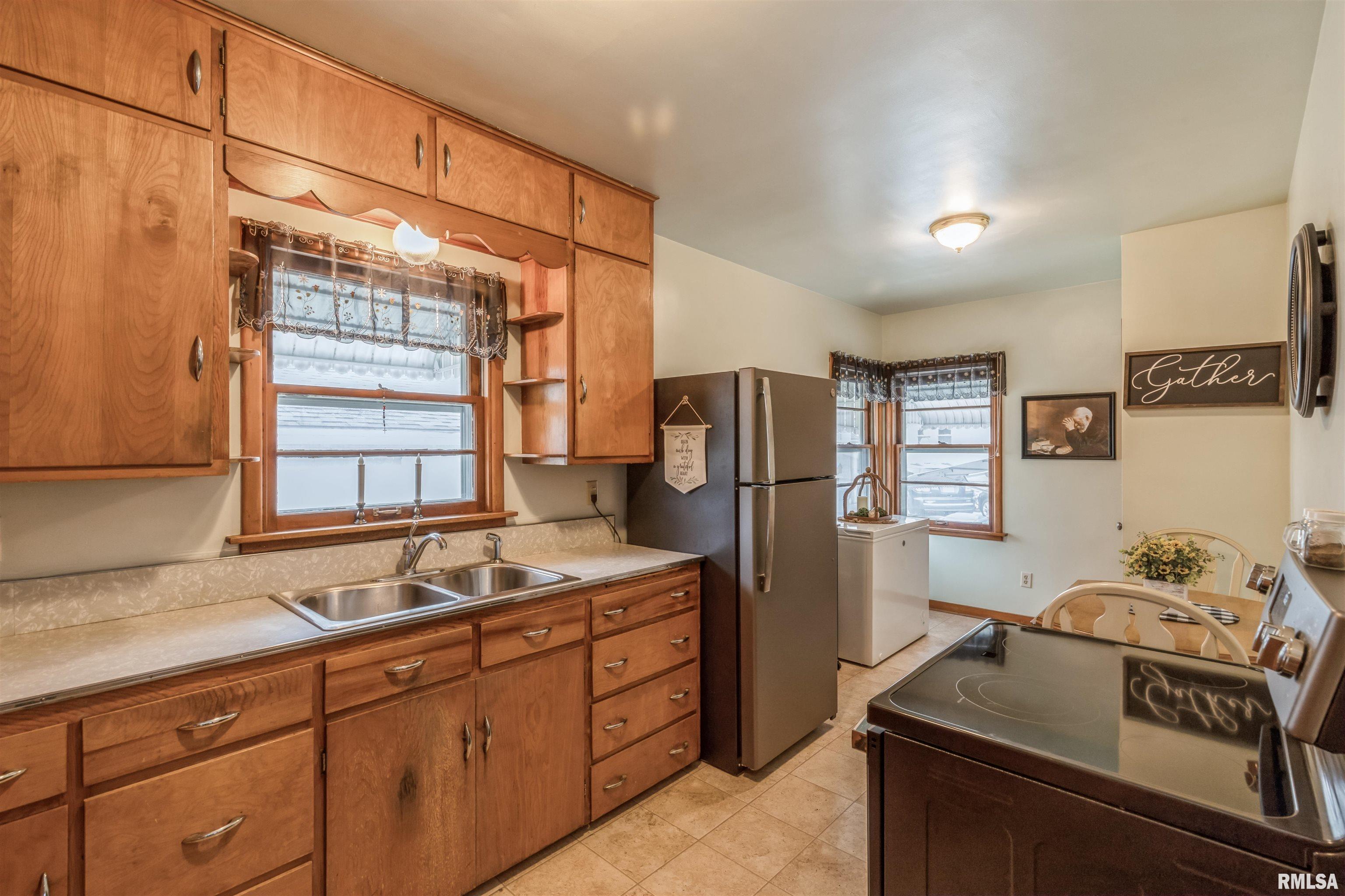307 North 8th Street Clinton, IA 52732 - Photo 8 of 12 Gallery Image 8
