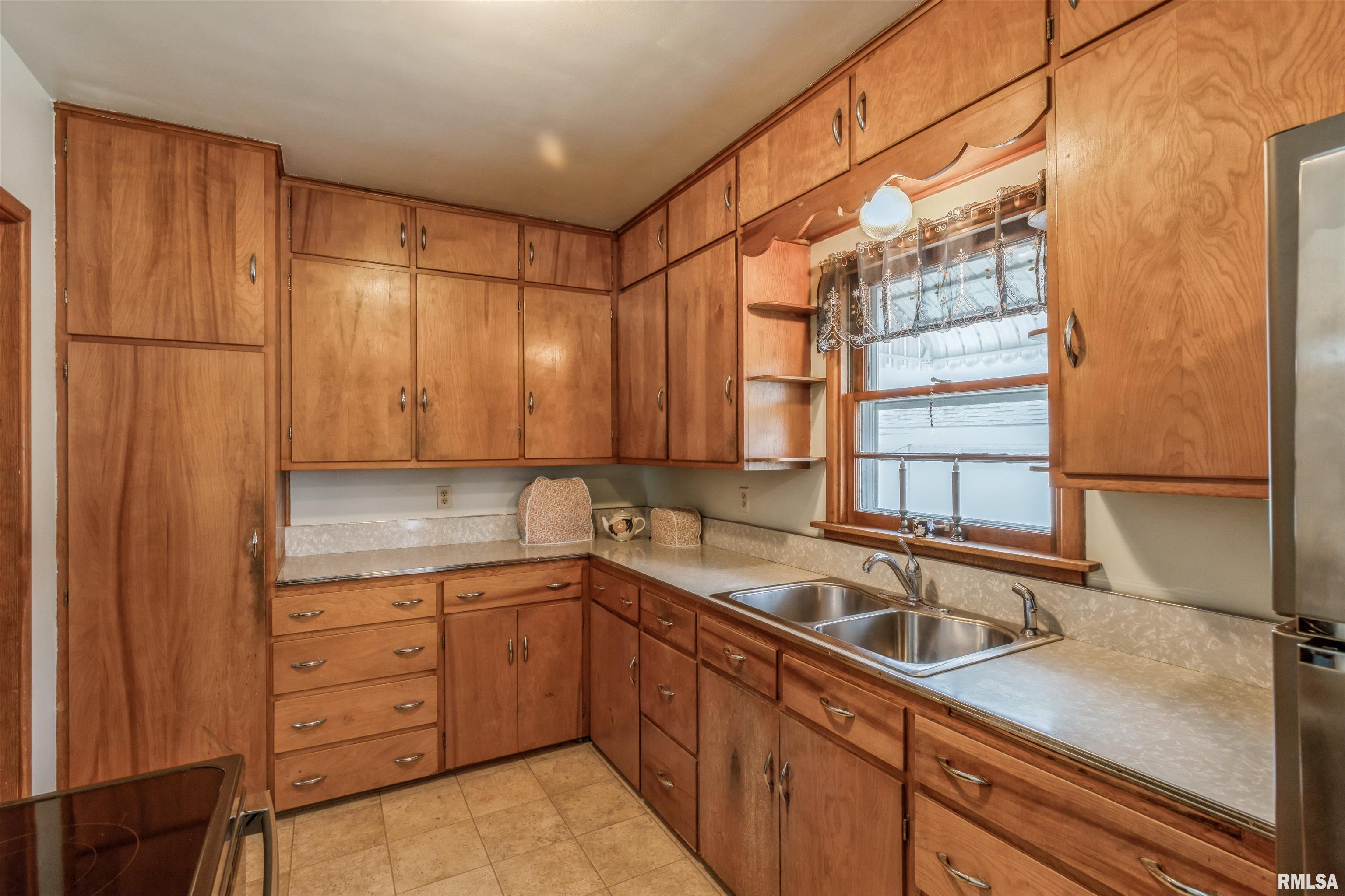 307 North 8th Street Clinton, IA 52732 - Photo 9 of 12 Gallery Image 9