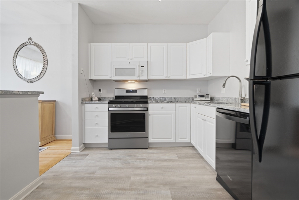 36 Cambridge Road, Unit 40 Woburn, MA 01801 - Photo 8 of 22