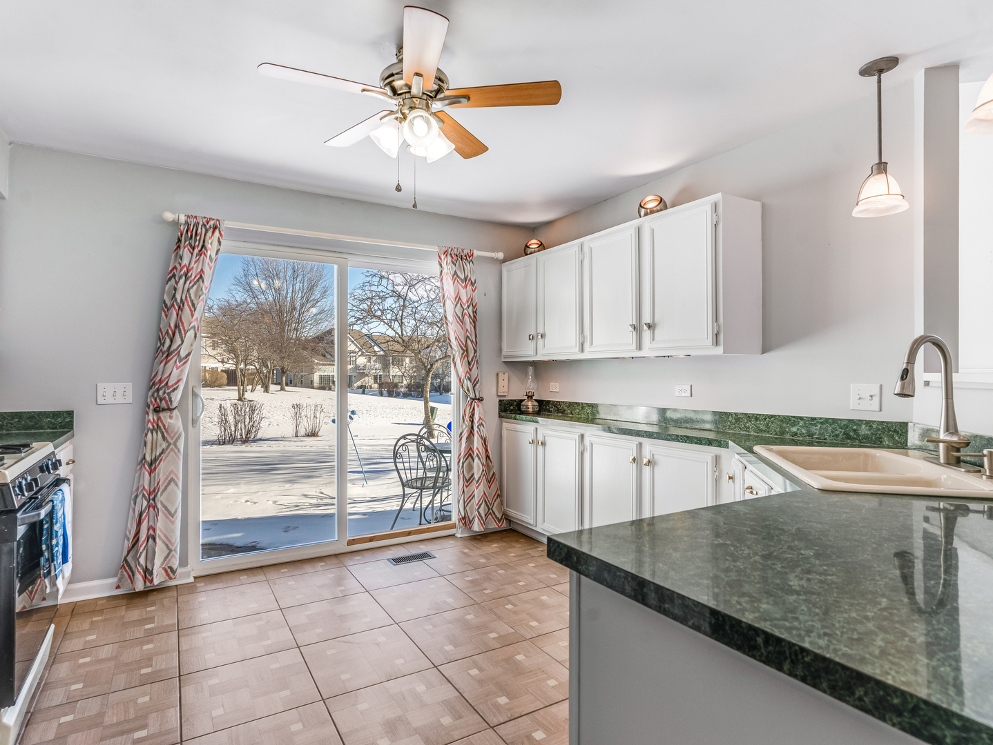 876 Brompton Court, Unit 876 Carol Stream, IL 60188 - Photo 13 of 20