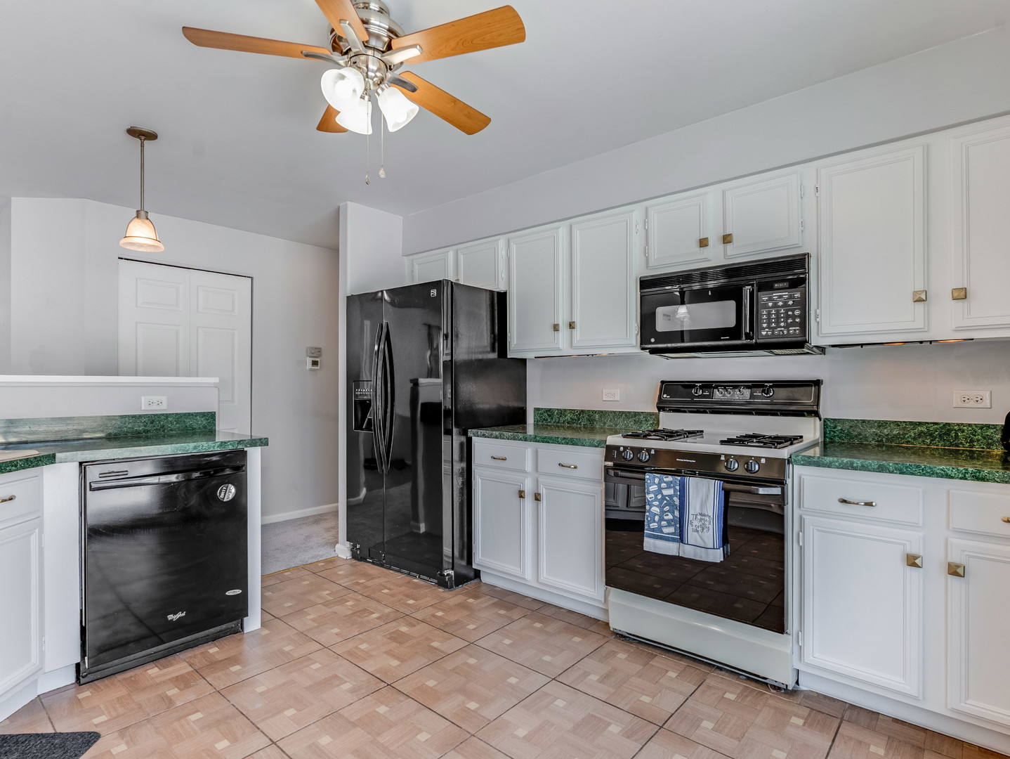 876 Brompton Court, Unit 876 Carol Stream, IL 60188 - Photo 14 of 20