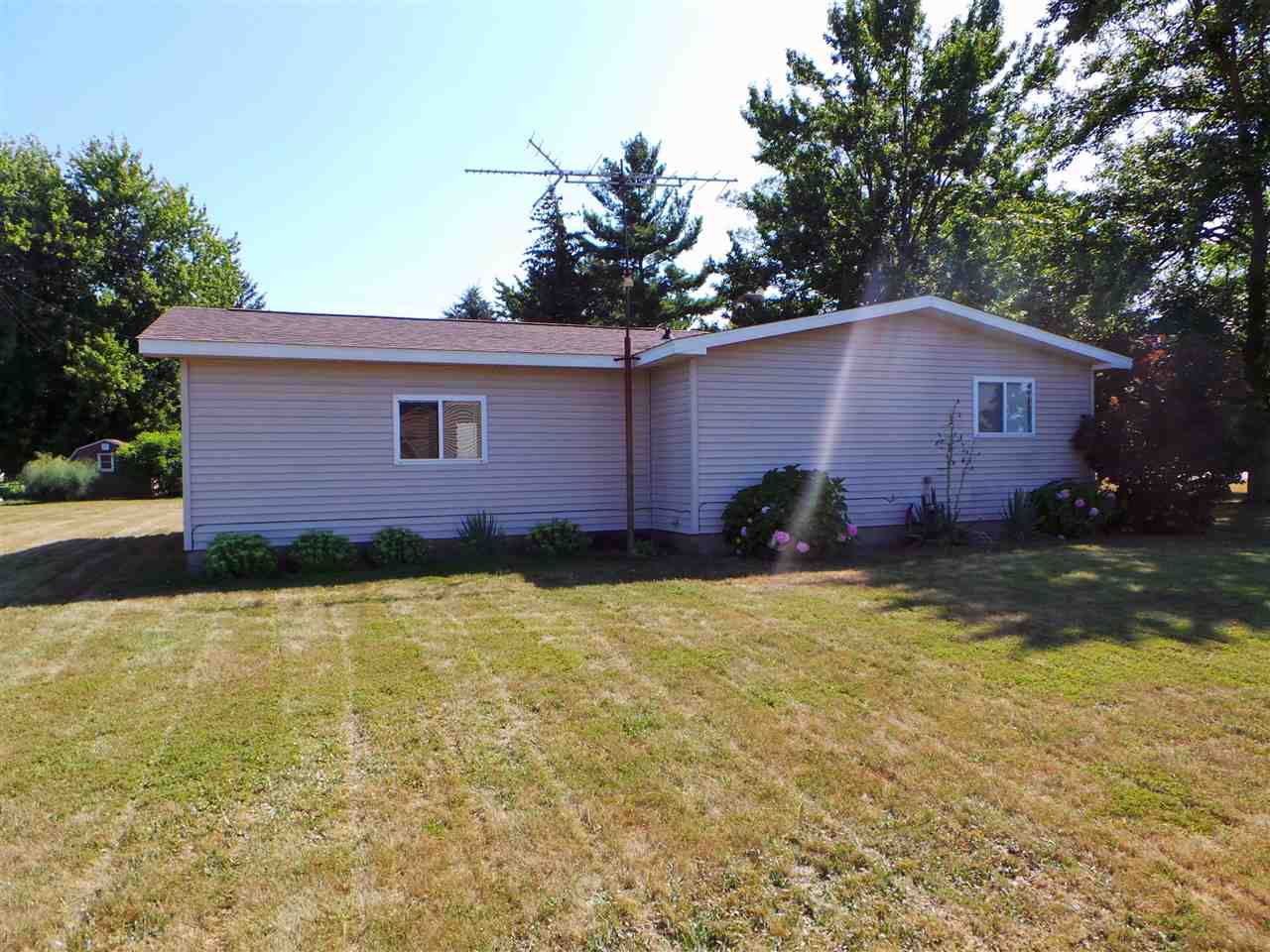 17893 Lincoln Road New Lothrop, MI 48460 - Photo 2 of 13
