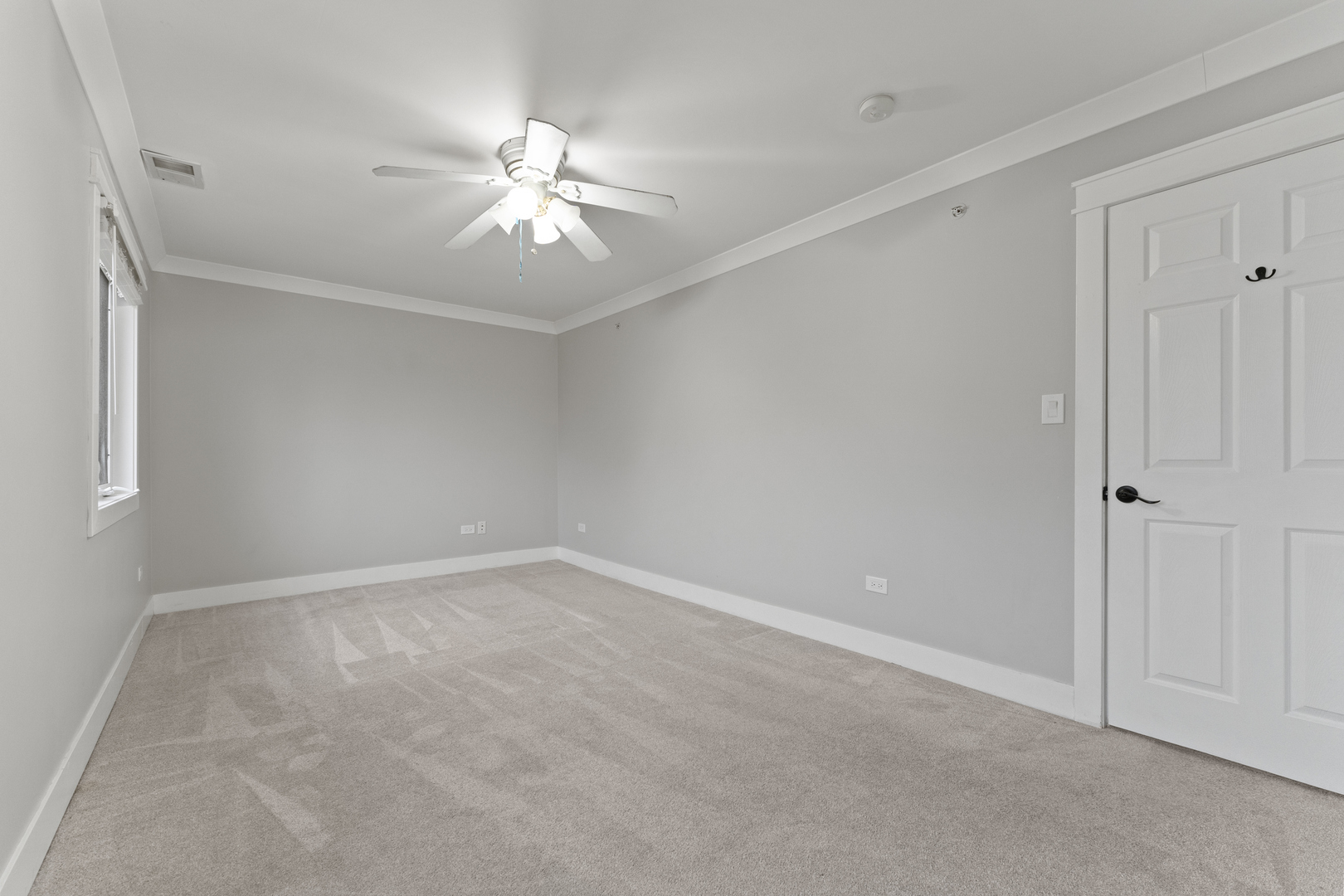 8306 South 82nd Avenue Justice, IL 60458 - Photo 18 of 40 a view of an empty room with a window