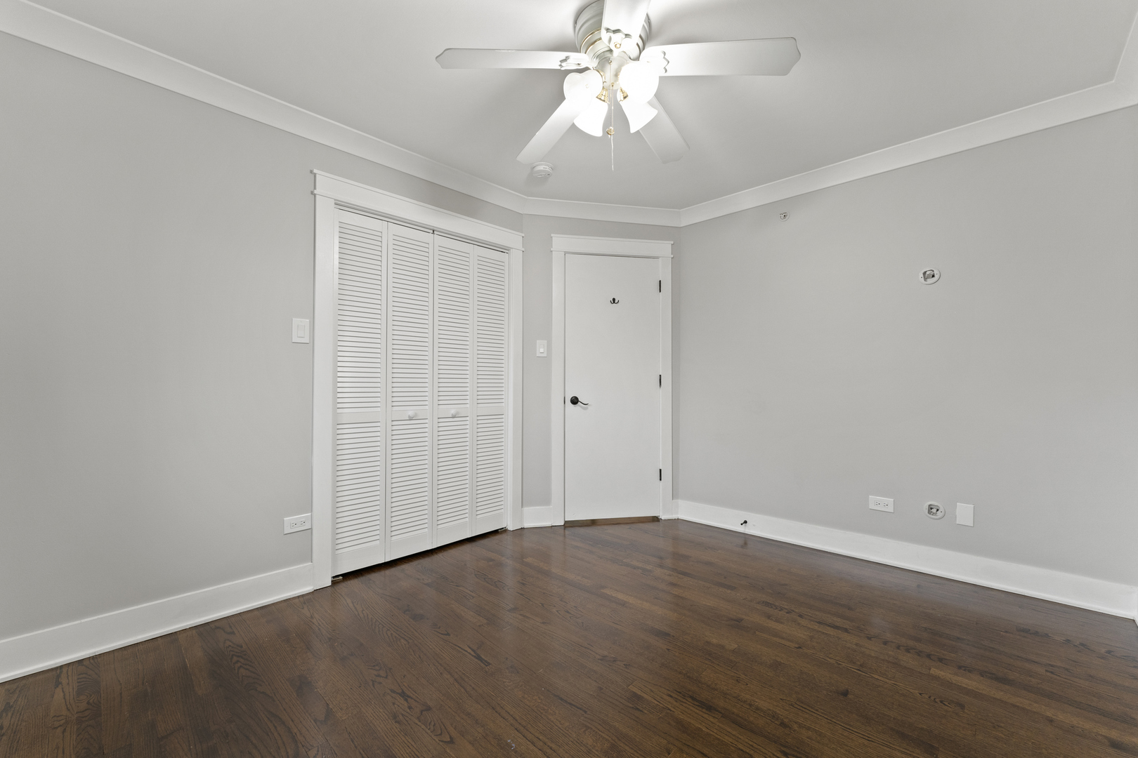 8306 South 82nd Avenue Justice, IL 60458 - Photo 24 of 40 a view of an empty room with wooden floor