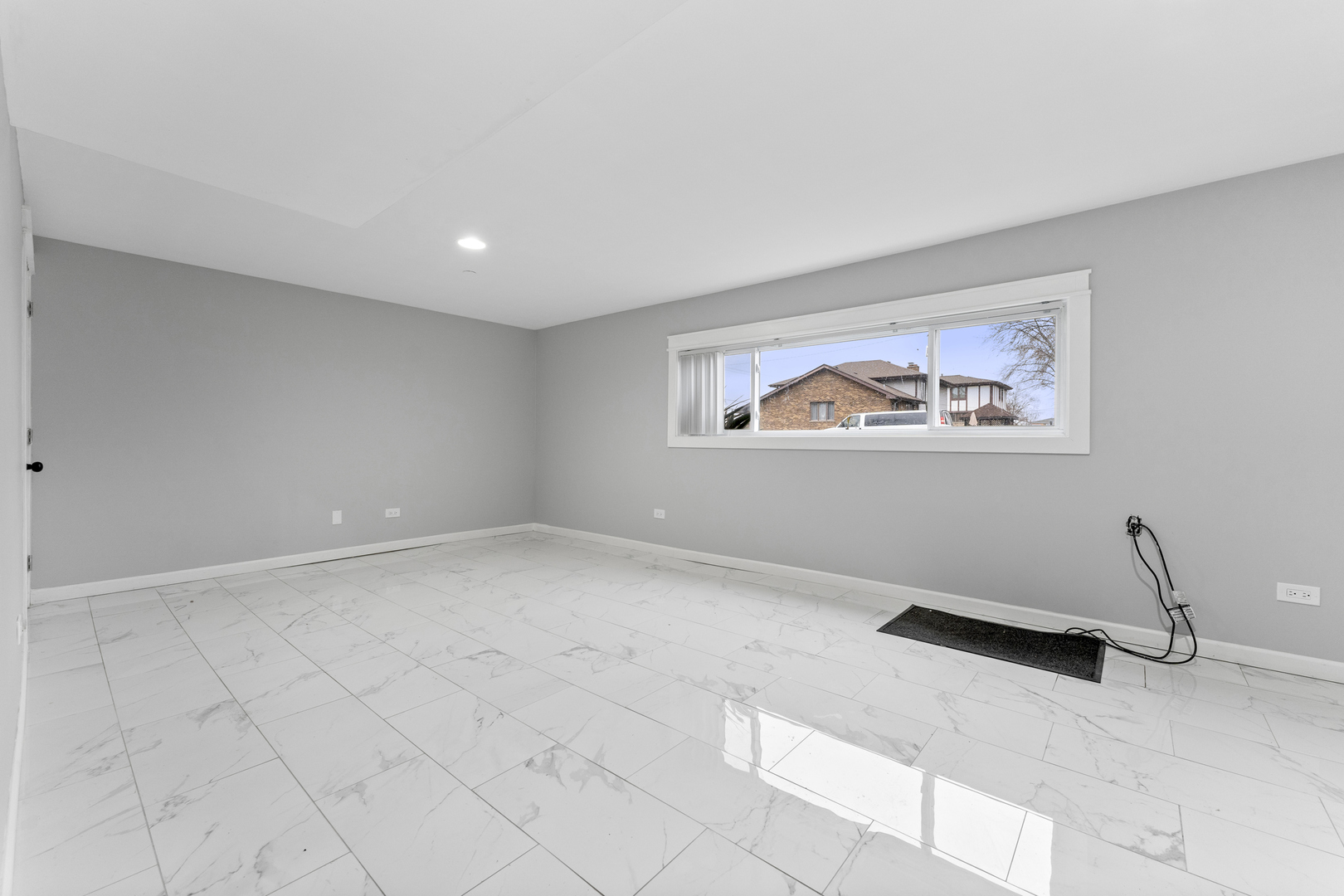 8306 South 82nd Avenue Justice, IL 60458 - Photo 27 of 40 a view of an empty room with a window