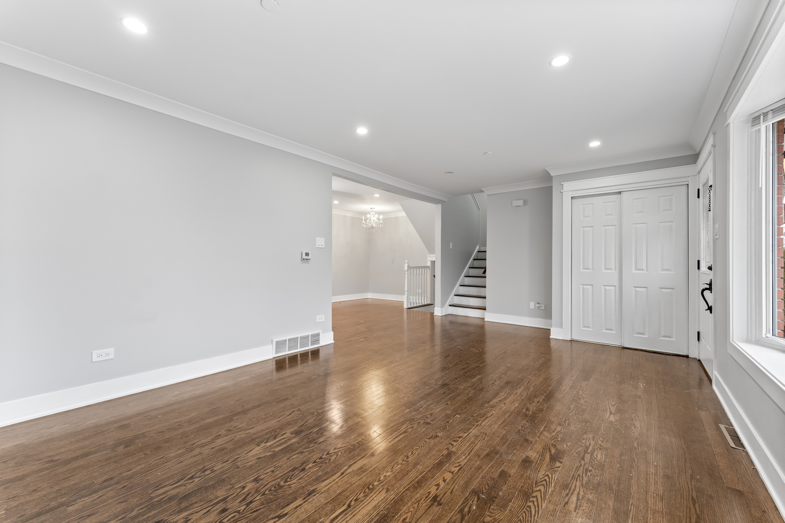 8306 South 82nd Avenue Justice, IL 60458 - Photo 7 of 40 a view of an empty room with wooden floor