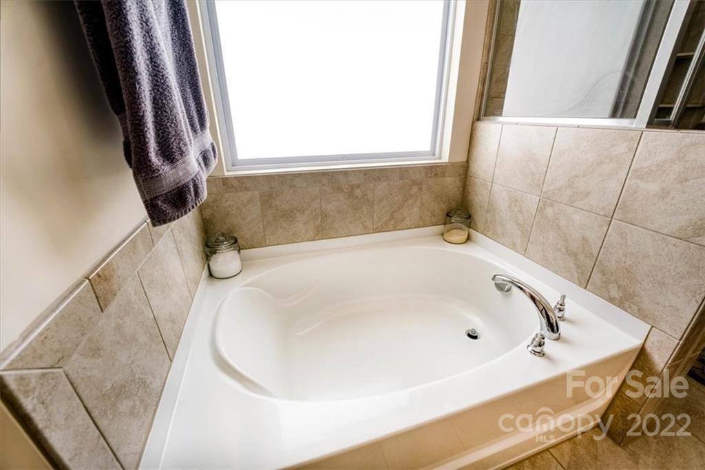 14015 Ridgewater Way Charlotte, NC 28278 - Photo 35 of 48 a bathroom with a bathtub