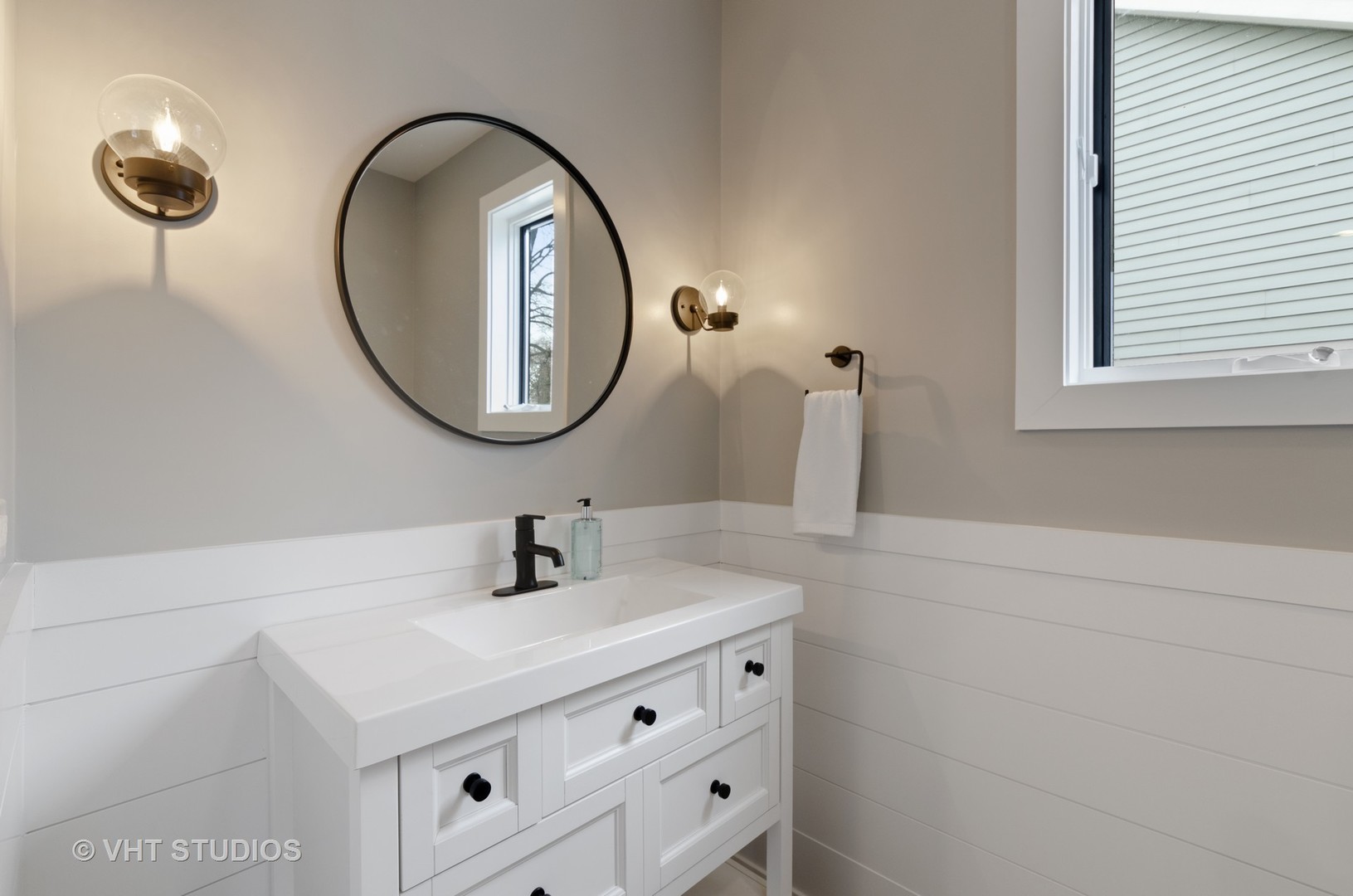 717 Meadow Lane Libertyville, IL 60048 - Photo 23 of 23 a bathroom with a sink and a mirror