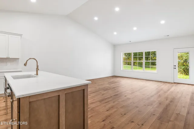 $532,800 | 111 Alpine Drive, Clinton, TN 37716