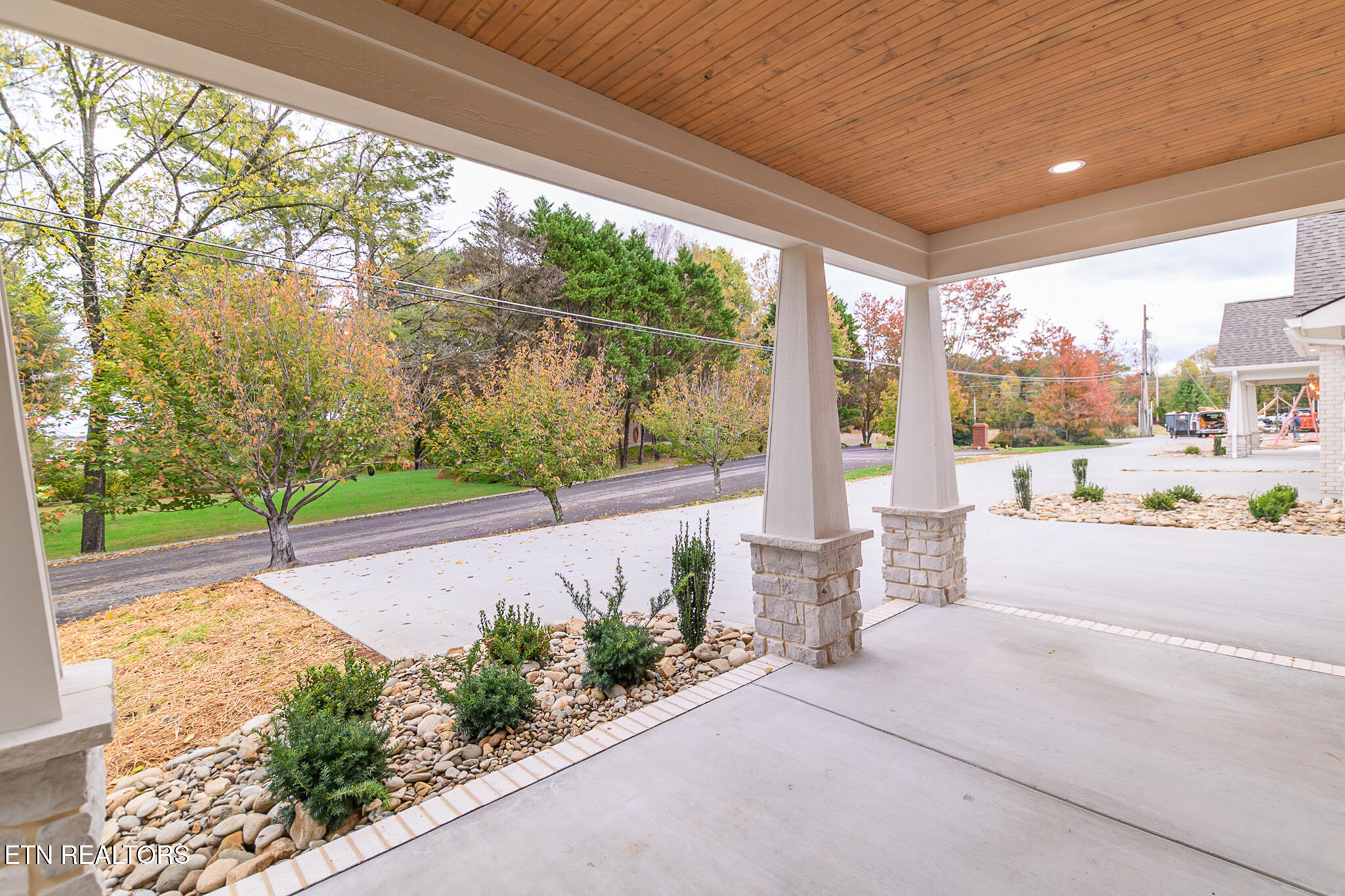 111 Alpine Drive Clinton, TN 37716 - Photo 19 of 41 Front porch view