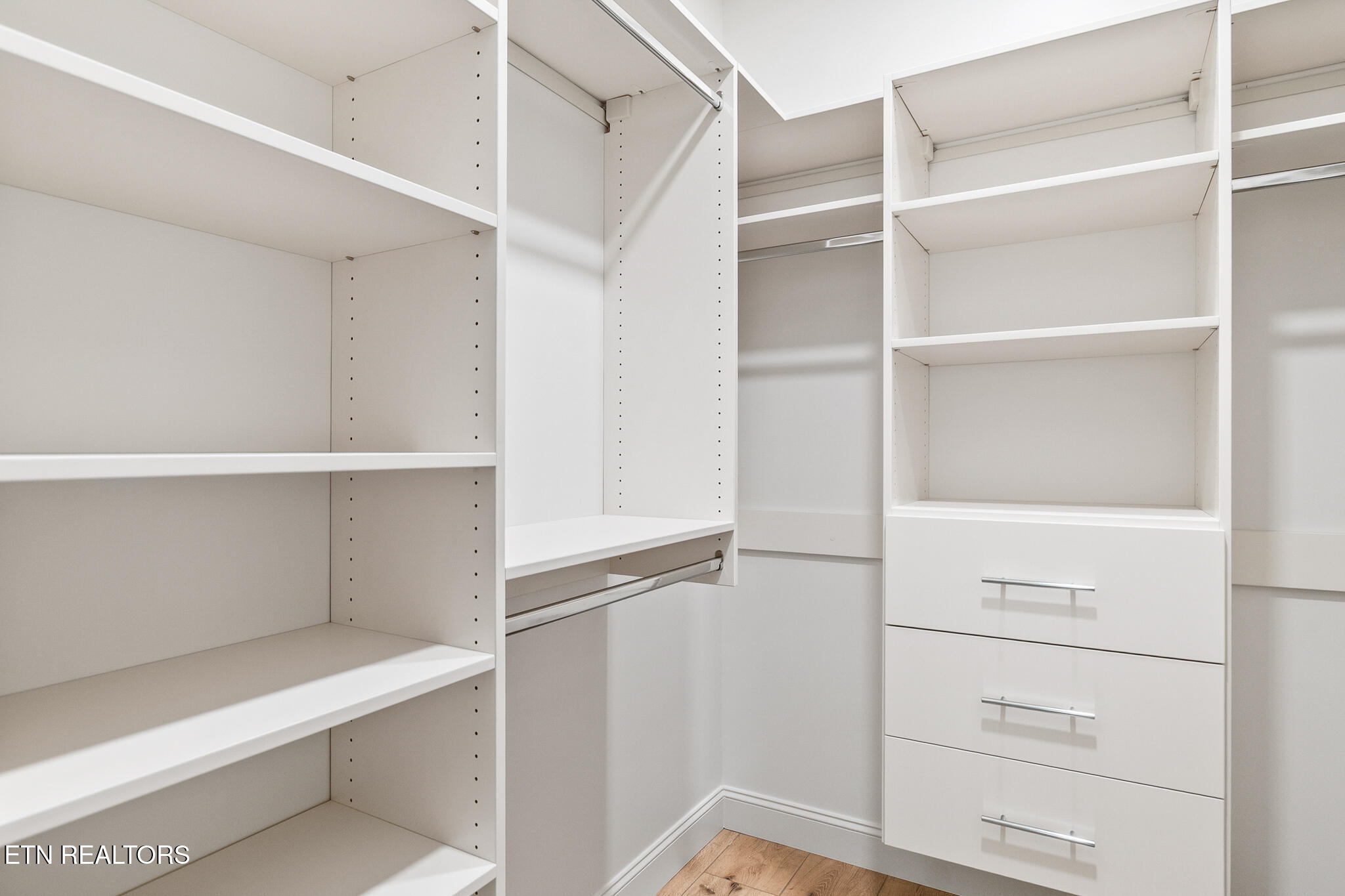 111 Alpine Drive Clinton, TN 37716 - Photo 23 of 41 Custom Master Closet