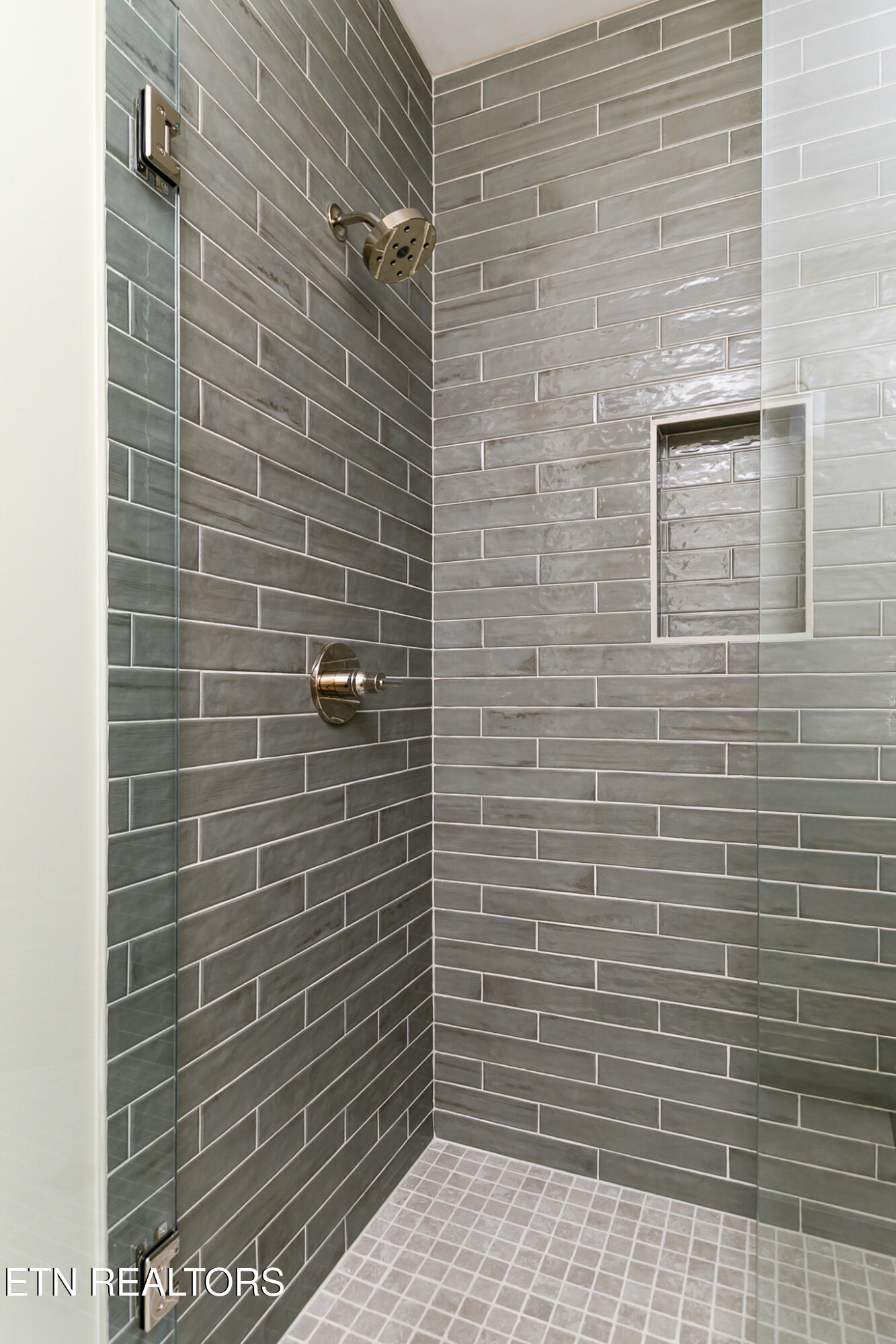 111 Alpine Drive Clinton, TN 37716 - Photo 25 of 41 Master Bathroom