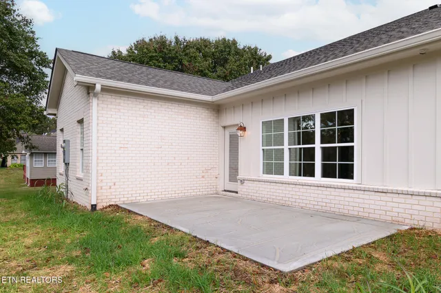 $532,800 | 111 Alpine Drive, Clinton, TN 37716