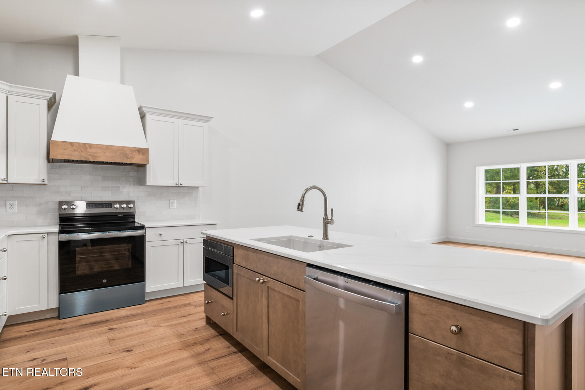 111 Alpine Drive Clinton, TN 37716 - Photo 9 of 41 Kitchen