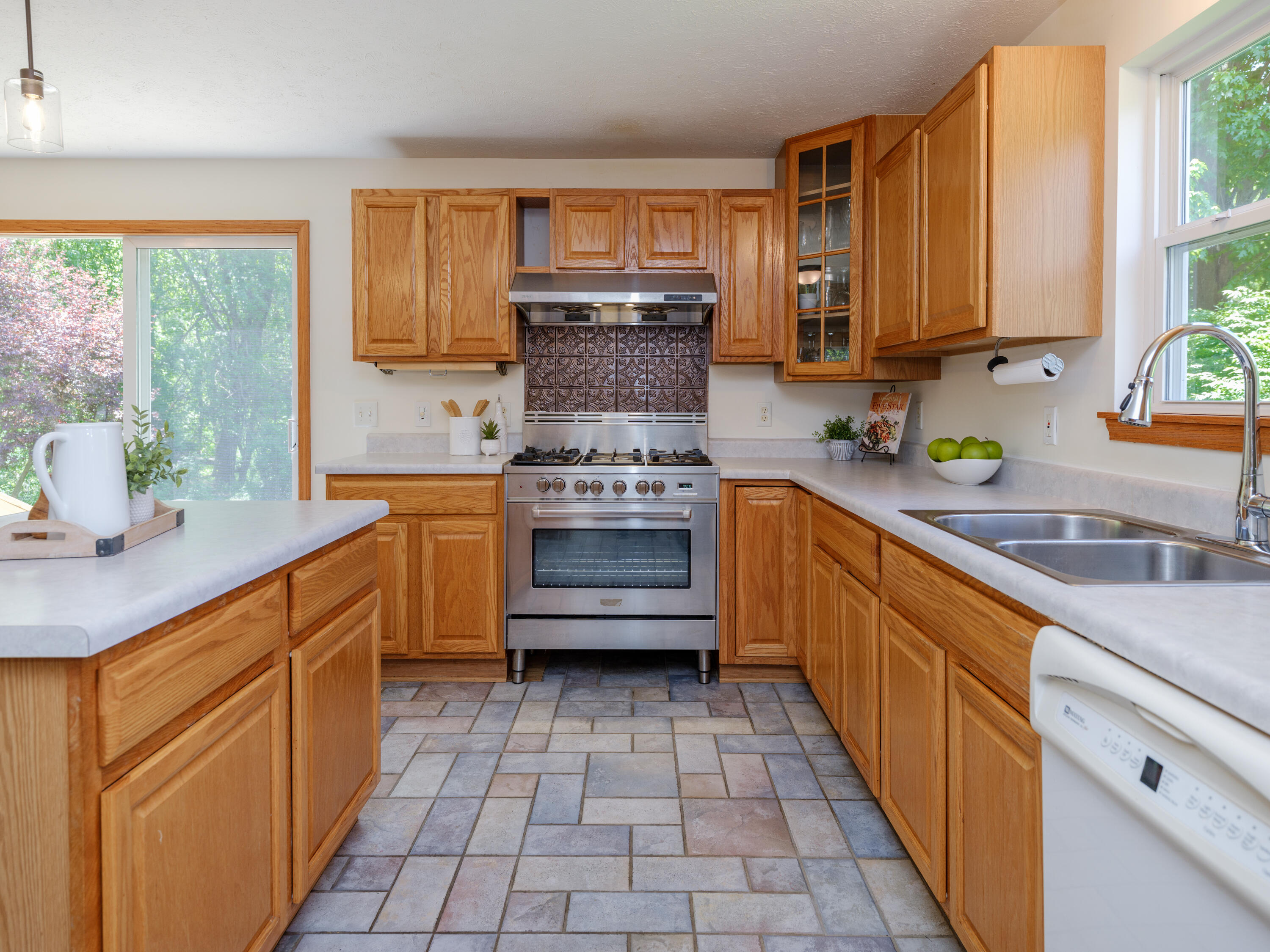 1042 Hunter Ridge Battle Creek, MI 49017 - Photo 10 of 47 1042 Hunters Ridge-109