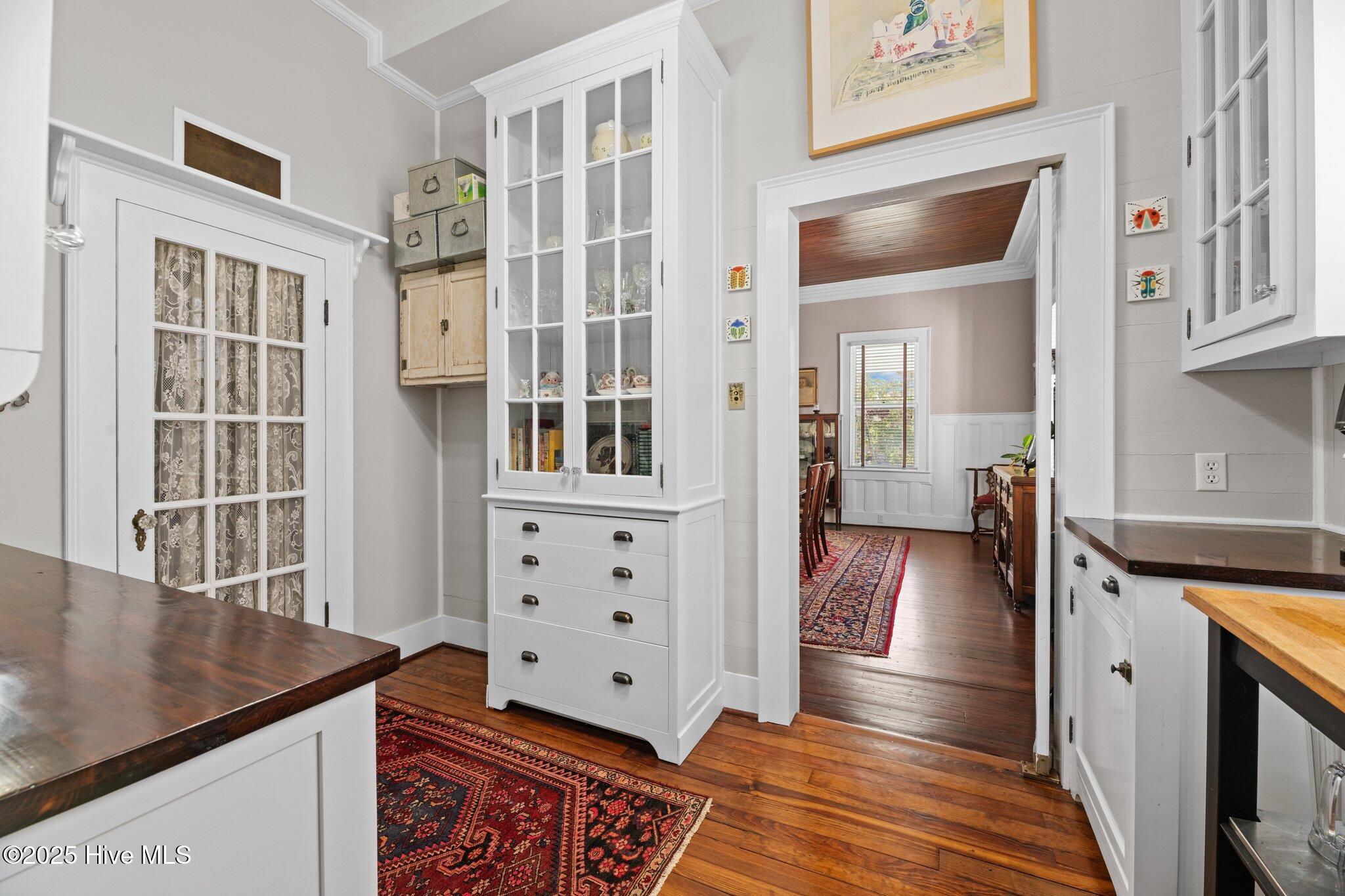 210 New Street New Bern, NC 28560 - Photo 12 of 52 butler's pantry