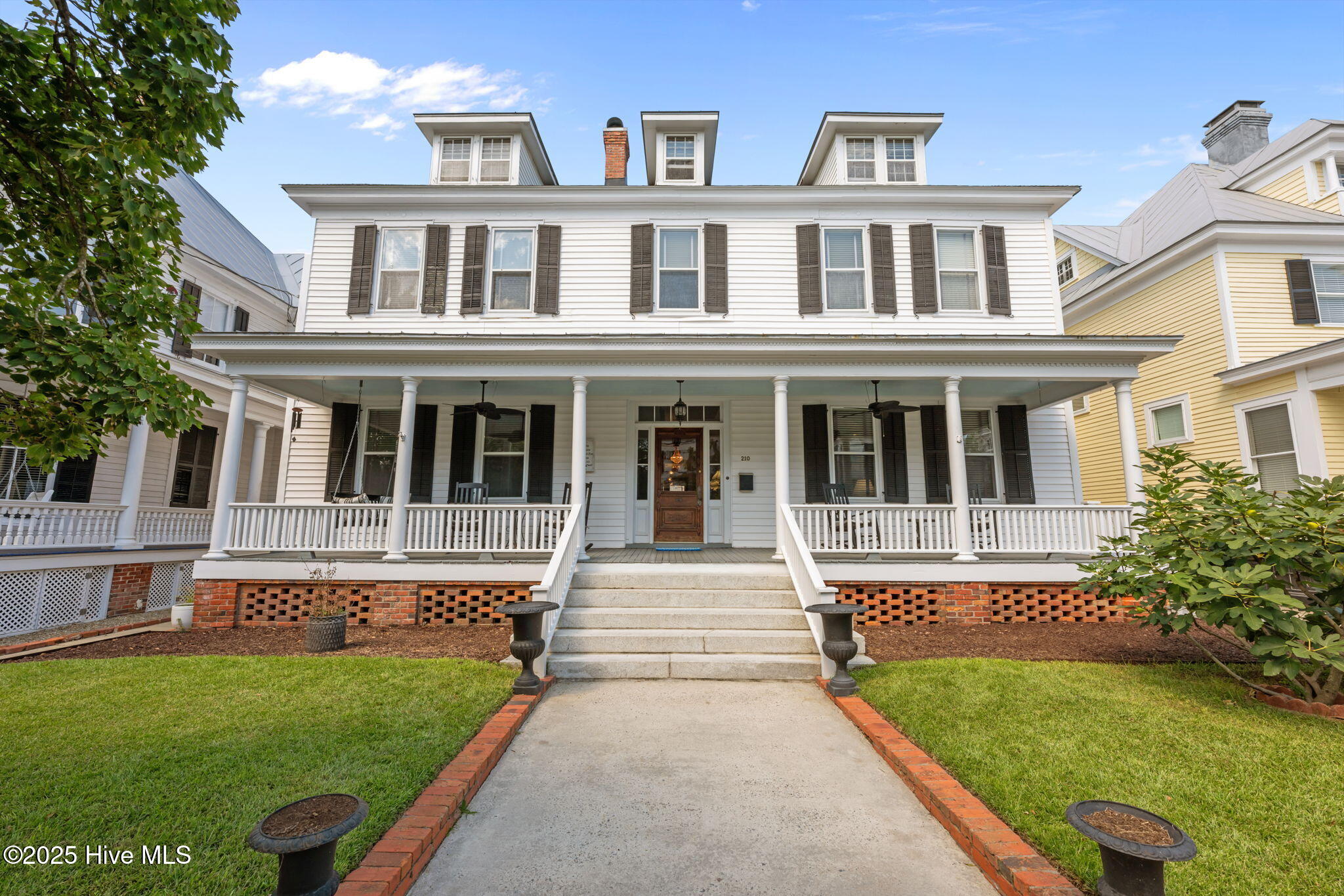 210 New Street New Bern, NC 28560 - Photo 2 of 52 1-web-or-mls-DSC_4187