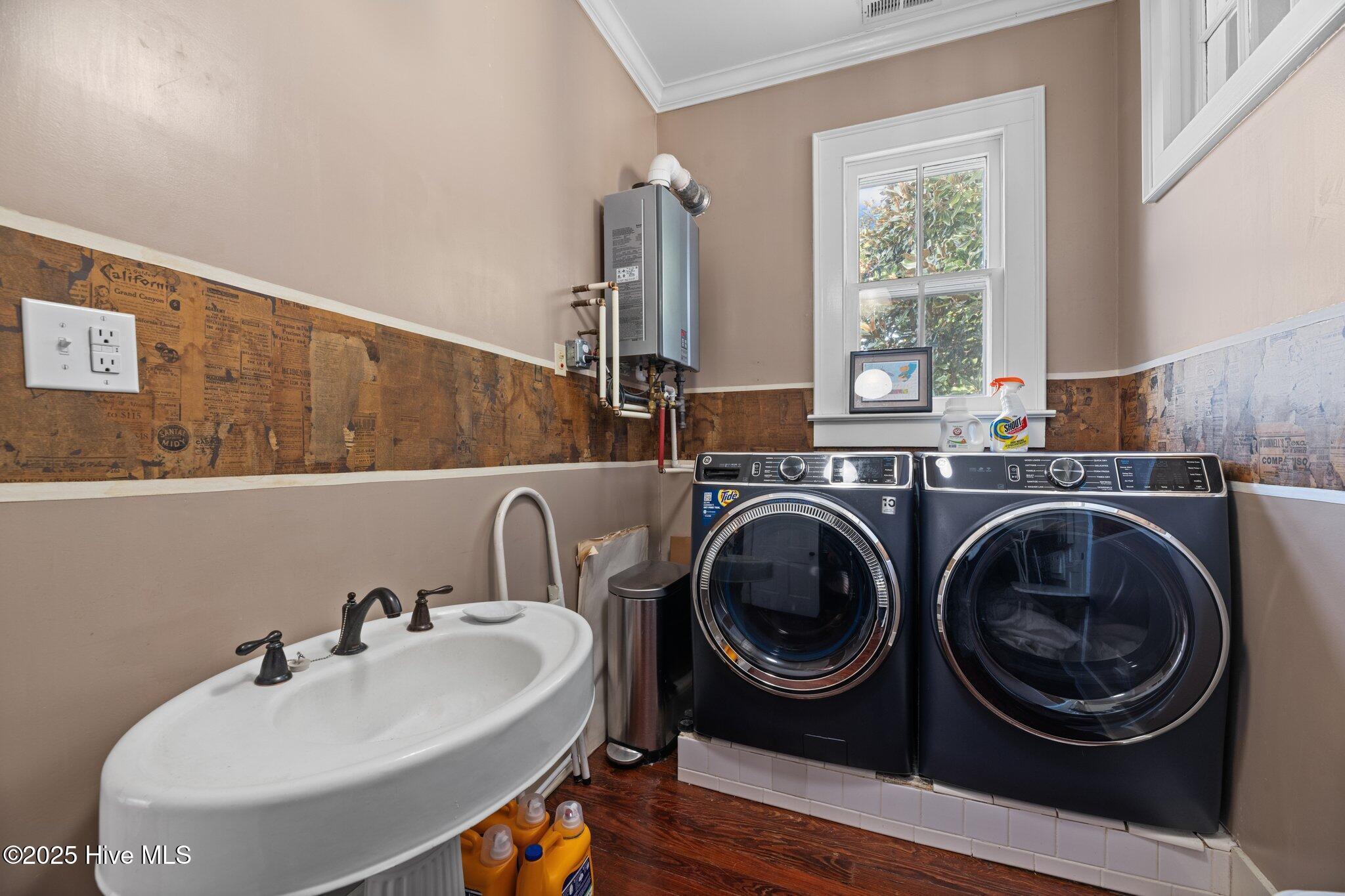 210 New Street New Bern, NC 28560 - Photo 29 of 52 laundry room with antique sink