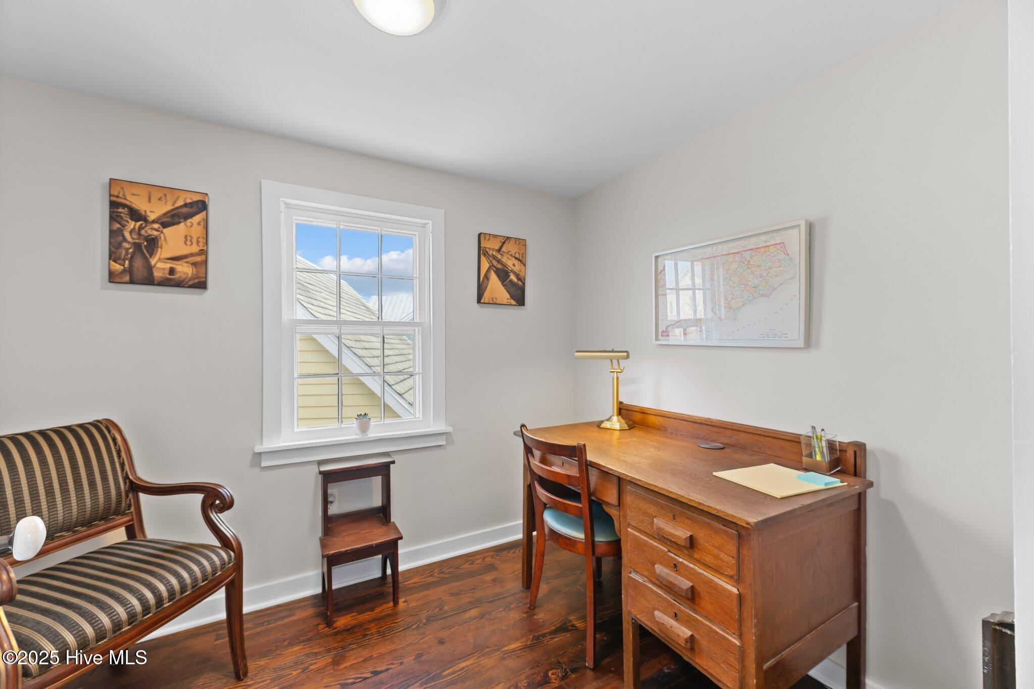 210 New Street New Bern, NC 28560 - Photo 44 of 52 office niche