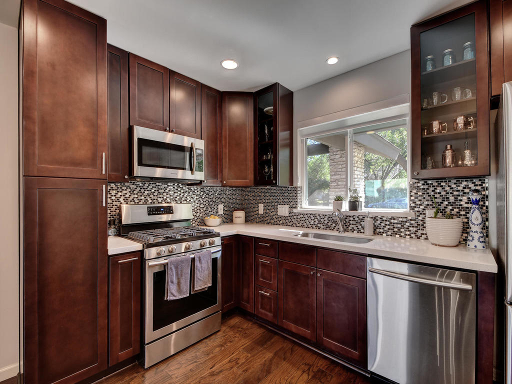 5320 Presidio Road Austin, TX 78745 - Photo 10 of 37