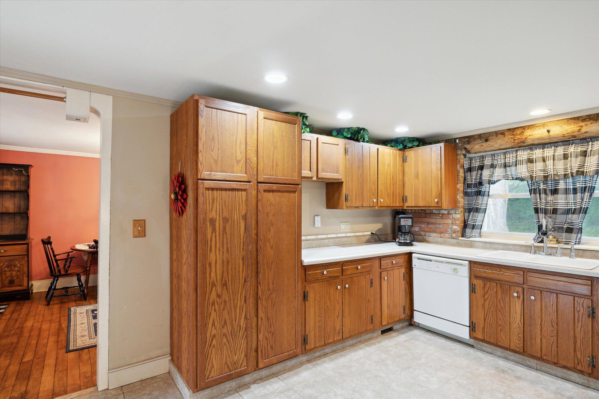 28957 Runkle Street Niles, MI 49120 - Photo 9 of 58 Kitchen corner