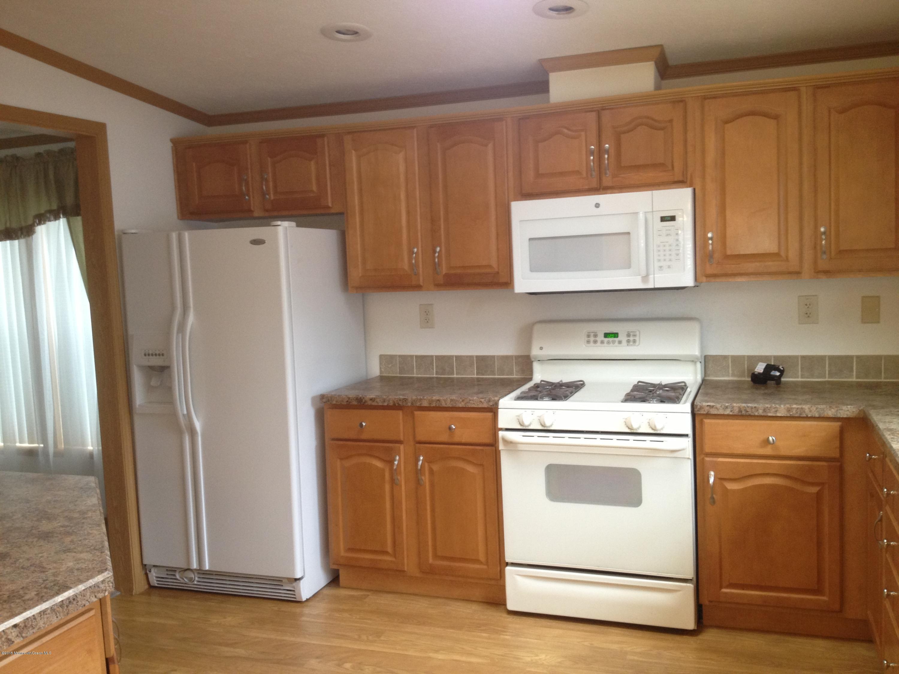 188 Farm Road Freehold, NJ 07728 - Photo 5 of 11 188 Farm Road 008.jpg