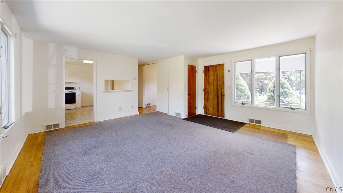 134 Oxford Road New Hartford, NY 13413 - Photo 6 of 18