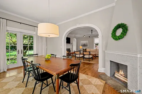 $2,099,000 | 5 Farnham Court, Westport, CT 06880