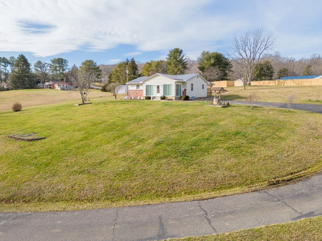 3549 Old Baltimore Road Draper, VA 24324 - Photo 10 of 74 Gallery Image 10