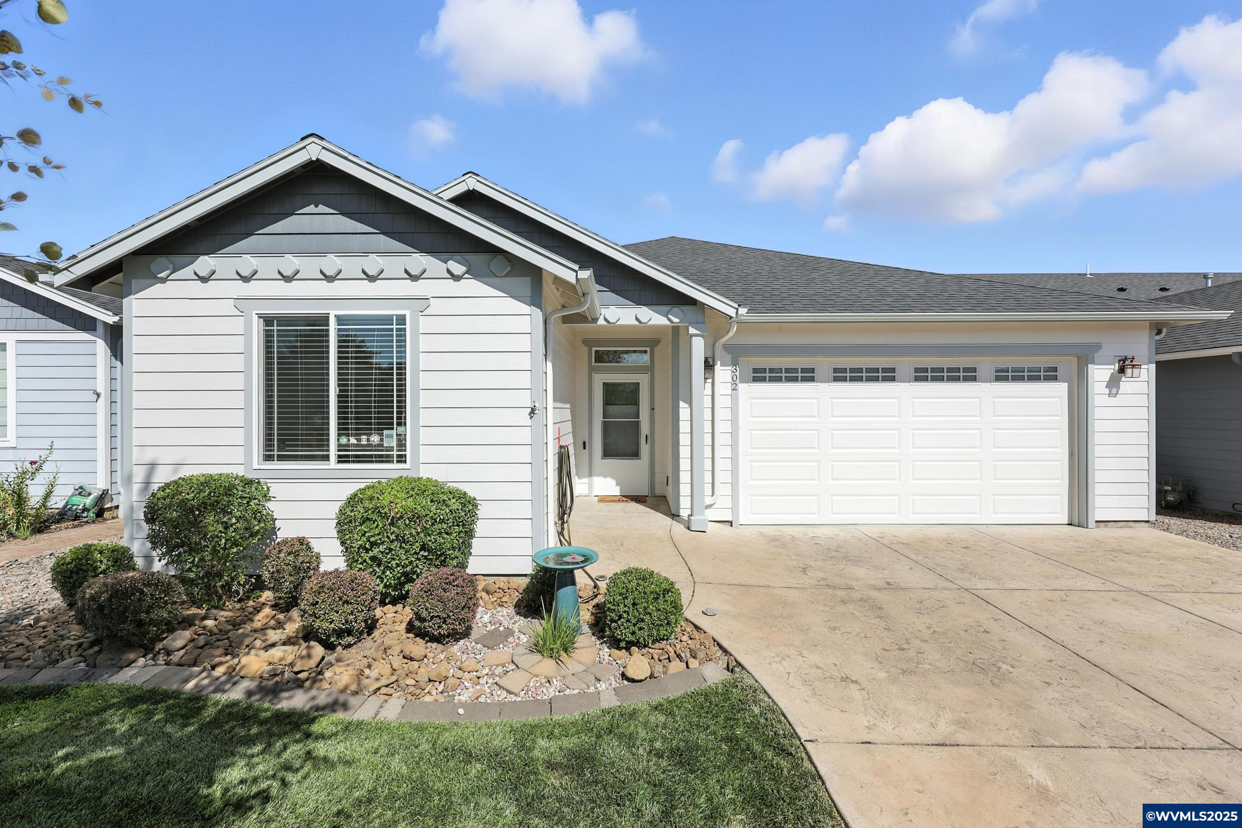 302 Southwest Applegate Trail Drive Dallas, OR 97338 - Photo 5 of 37 Gallery Image 5