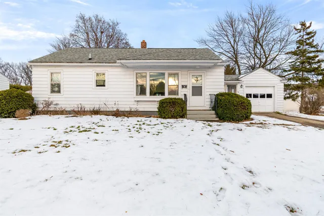 $375,000 | 44 Edgemoor Drive, Burlington, VT 05408