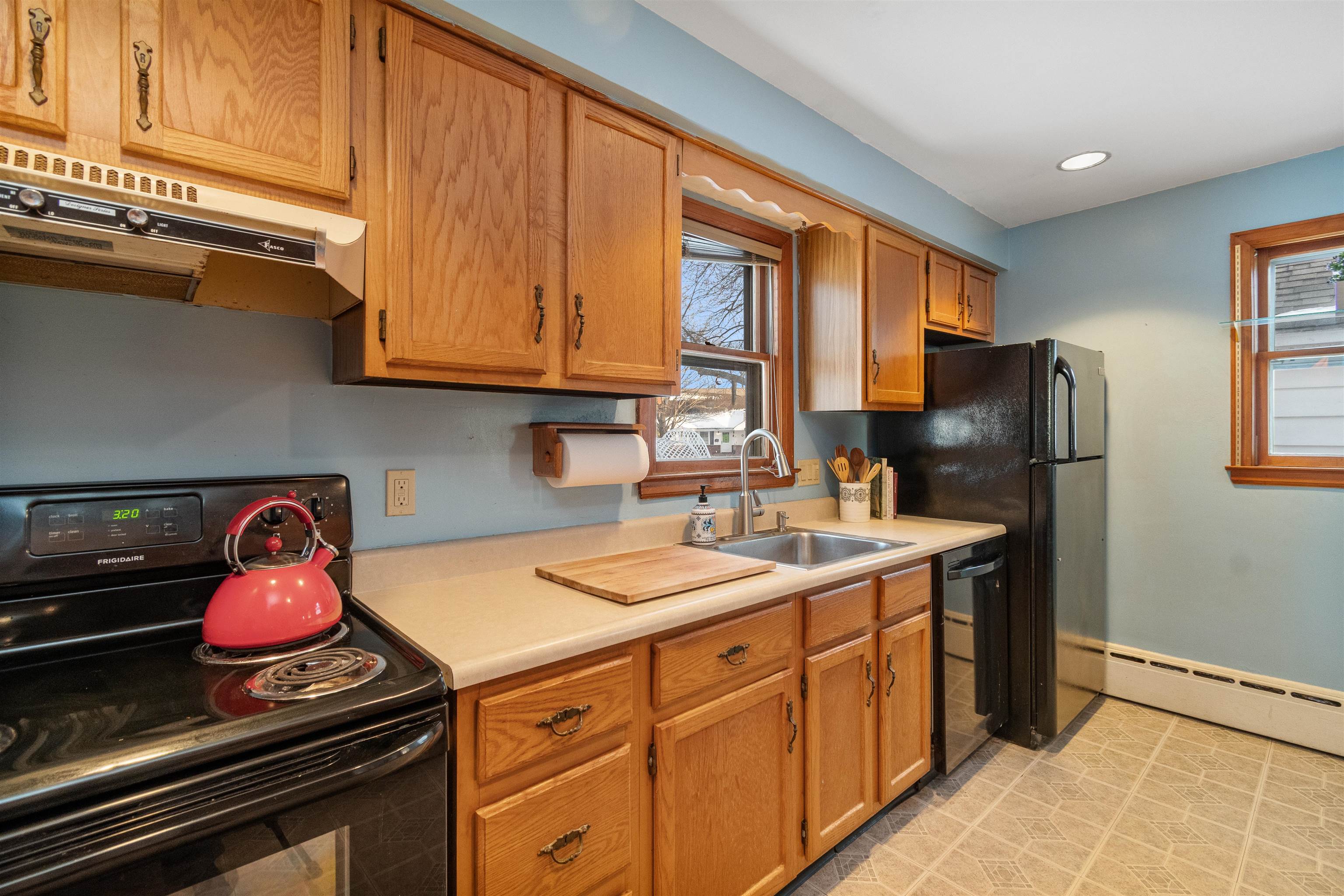 44 Edgemoor Drive Burlington, VT 05408 - Photo 12 of 34